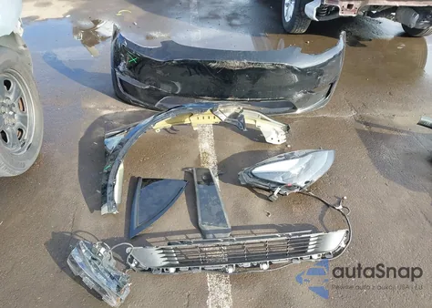 2023 Tesla Model Y Awd/Long Range Dual Motor All-Wheel Drive z USA, uszkodzony, nr VIN 7SAYGDEE4PF685256